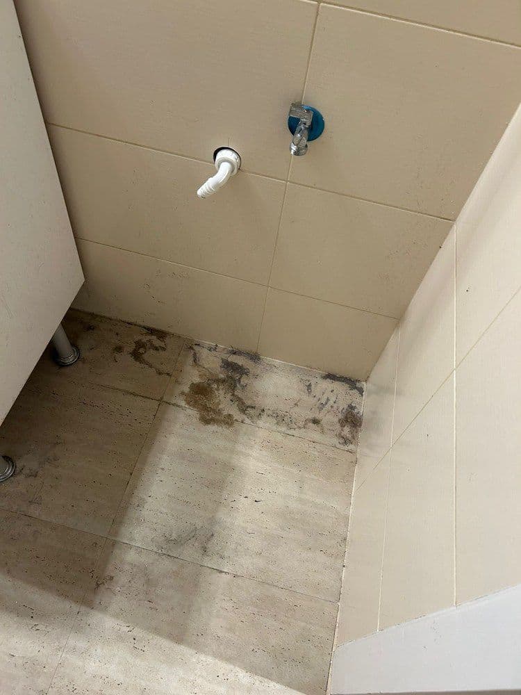 Bodenreinigung vorher